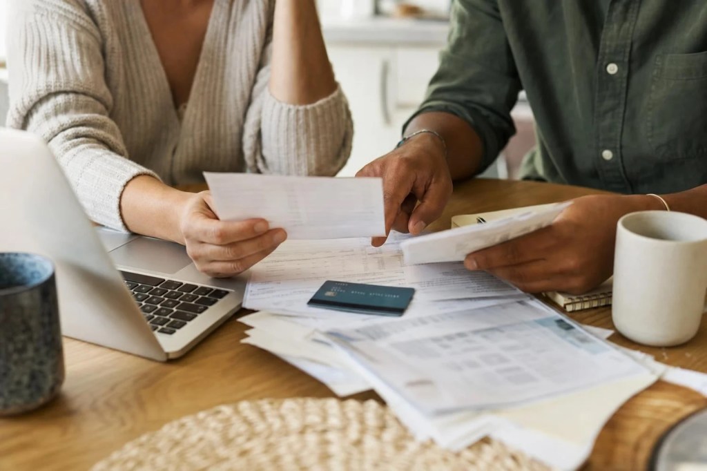 Liste des documents à prévoir pour vendre un bien immobilier - diagnostics, titre de propriété, plans...